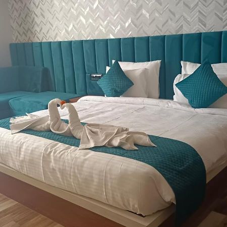 Hotel Golden Peacock Haridwār Extérieur photo