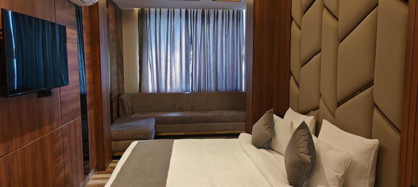 Hotel Golden Peacock Haridwār Extérieur photo