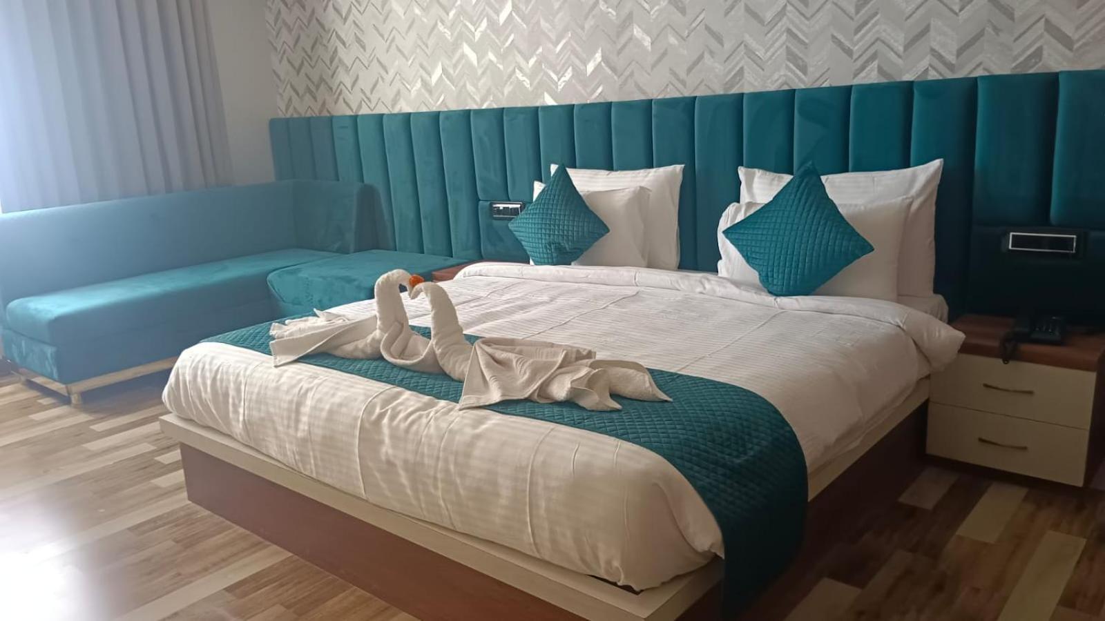 Hotel Golden Peacock Haridwār Extérieur photo